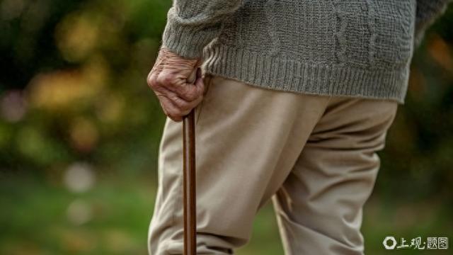 研究发现：一项“坐下-站起”的简单测试，可预测中老年人死亡风险