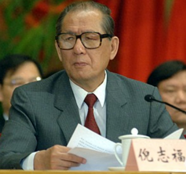 他曾担任3个直辖市市委书记，40岁官至副国级	，43岁粉碎重大阴谋