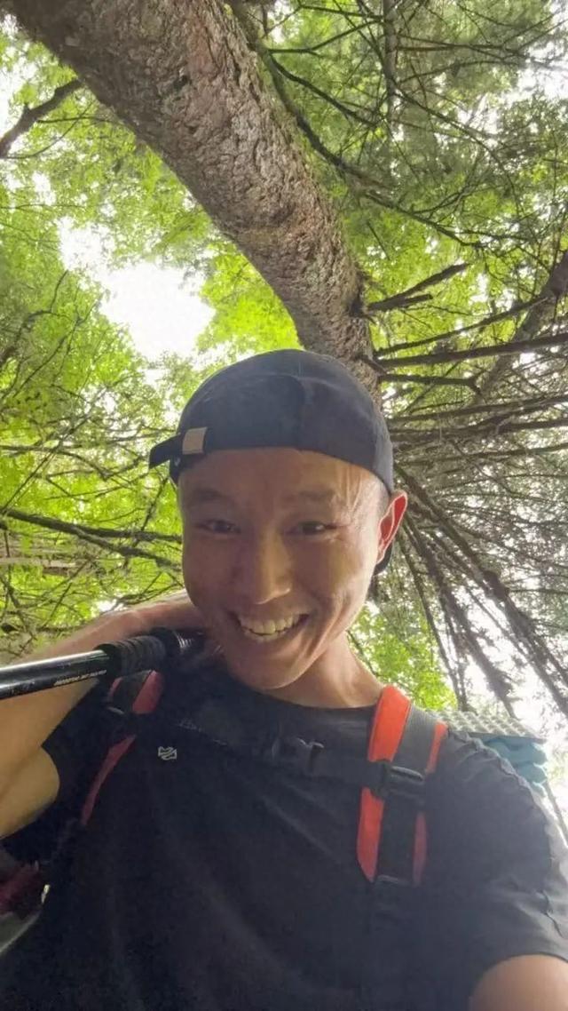 两男子徒步梅里雪山失联20天，其中一人女友悬赏寻人：找到活人20万，遗体5万；另一男子家中还有2个年幼孩子