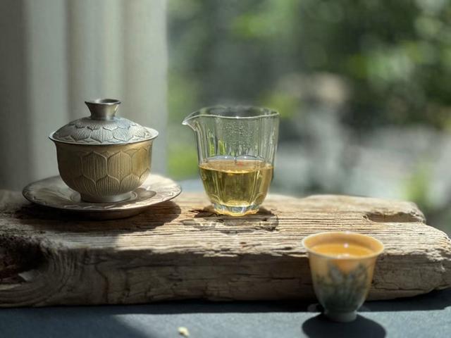 老白茶的功效与作用（秋天为什么要多喝老白茶2个难以拒绝的优势）