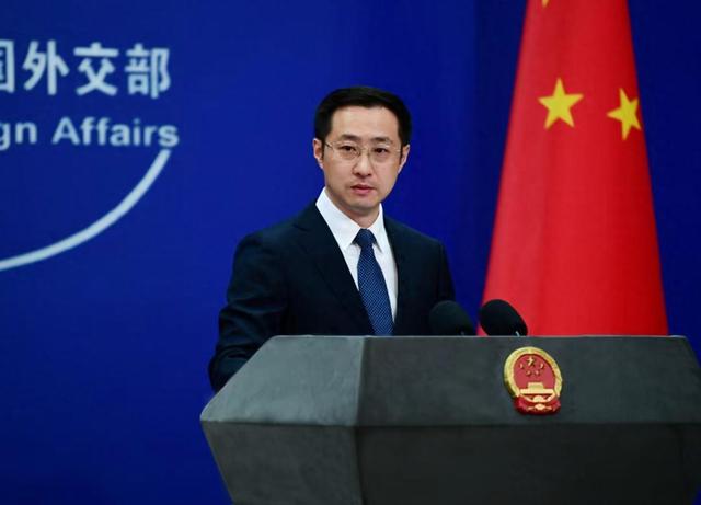 沉默24小时之际	，中方正式向全球发声，特朗普再提征新税，借口荒诞不经