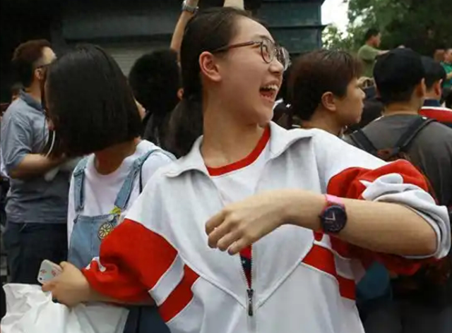 “这就是玩弄老实人的下场”，多所985投档暴跌，考生们拍手叫好