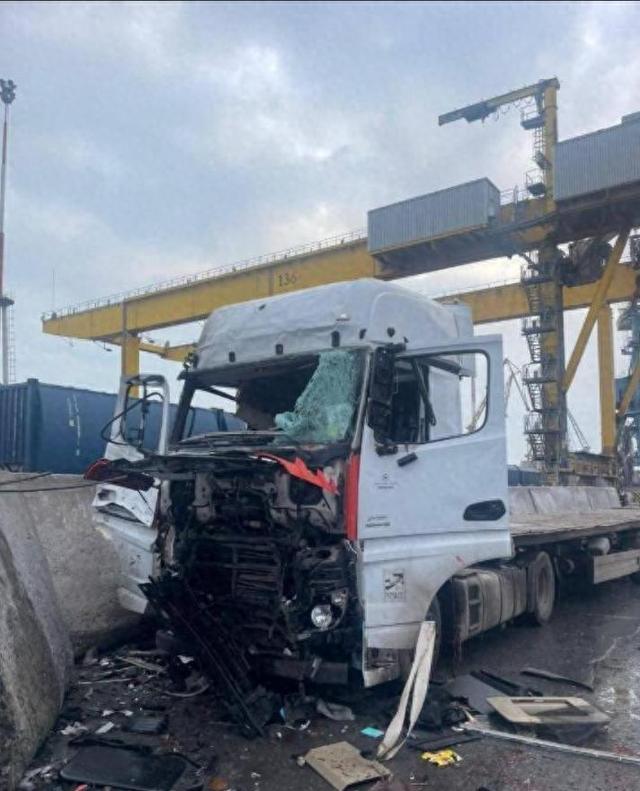 美国没想到	，俄罗斯先下手为强，凌晨不宣而战，炸死8名英美军官