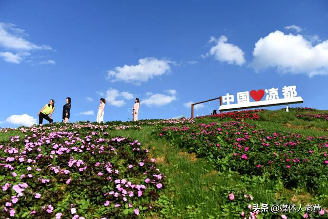 六盘水明湖花海盛开引游客赴一场秋日游约会