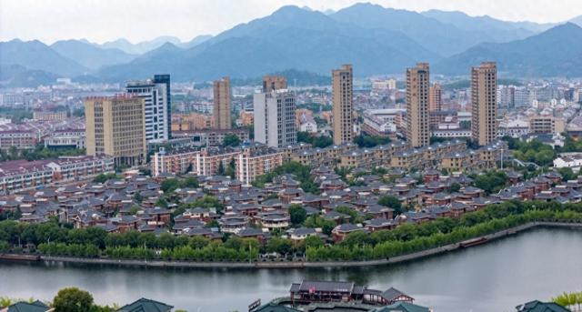 浙江有座小县城，被称为“温泉之城”，环境舒适又宜居