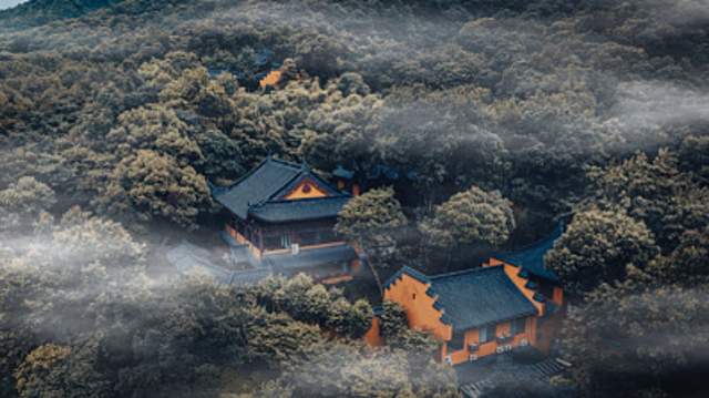 杭州灵隐寺免门票！首日游客同增70%，景区如何从门票依赖走向文化深耕？