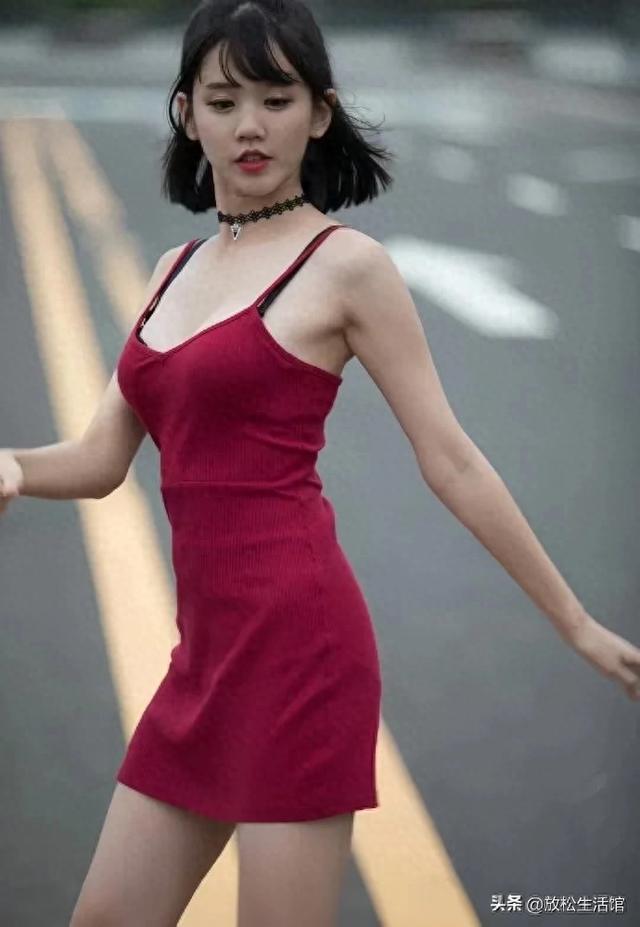 全网沦陷！井川里予的蜜桃臀+无辜脸，谁能扛住这波致命撩拨？