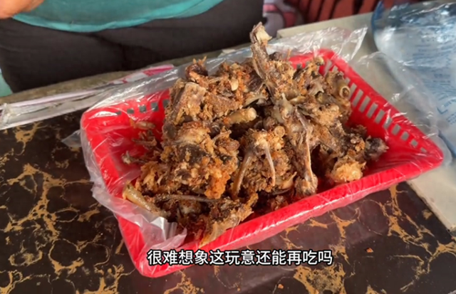 博主体验菲律宾生活，富人一餐500，穷人吃二手炸鸡，3平方睡10人