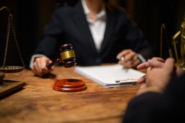 男子诱骗3幼女到出租房，实施奸淫并发布招嫖信息强迫卖淫，以强奸罪被判处死刑