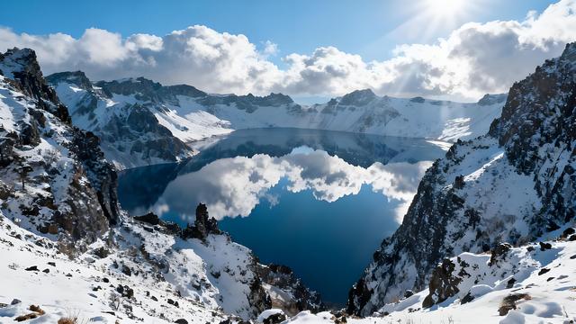 长白山旅游攻略自由行攻略，天池凝碧映云阙，四时风物入诗行
