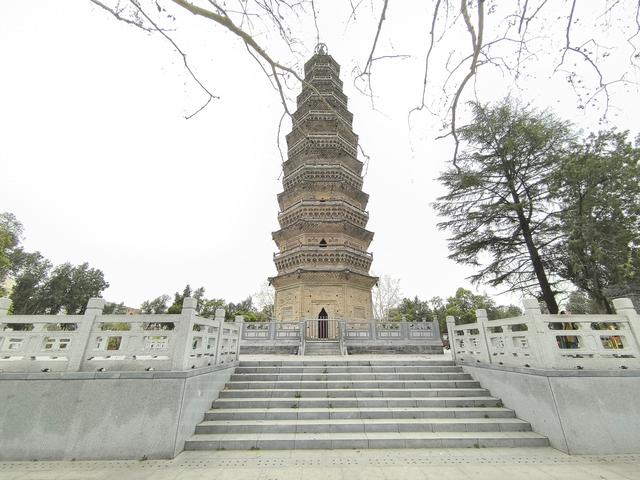 永城崇发寺塔，就在街心闹市广场，游客免费参观~游河南古塔22