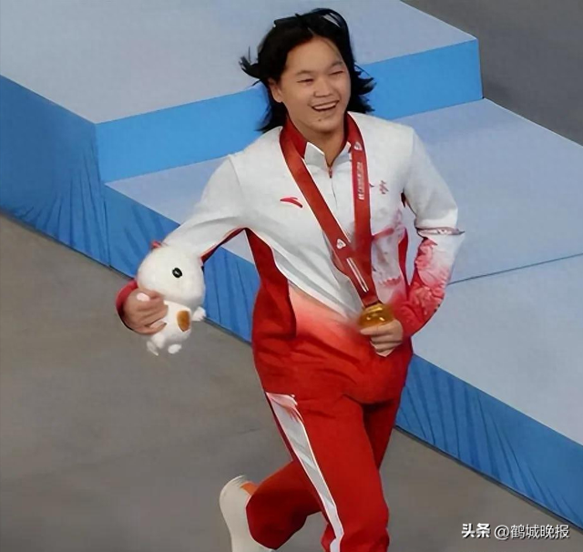 全红婵捐款 4 万后遭恶评围剿，豪宅风波还没停，18 岁她扛太多了！