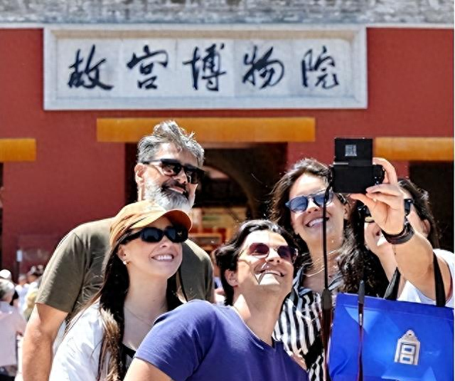 大量美国游客涌入中国，玩了几天后'不吹不黑，中国比美国强多了