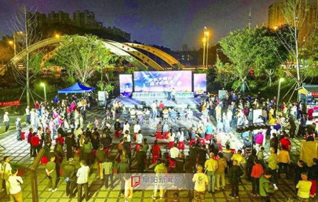“欢乐大舞台”点亮夜生活