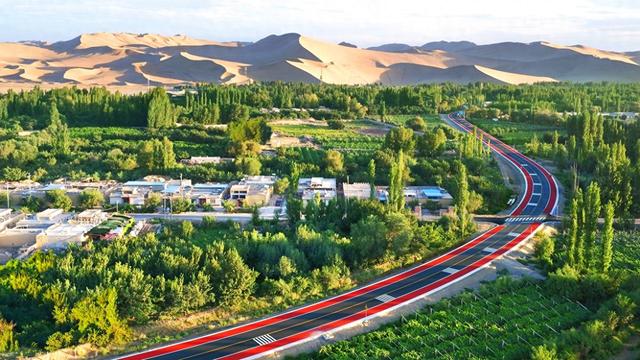 敦煌：绿进沙退绘生态新卷 城景相融筑宜居家园