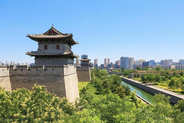 中国避暑古都TOP1！25℃的夏天里，石窟古建碳水全满足，人均500