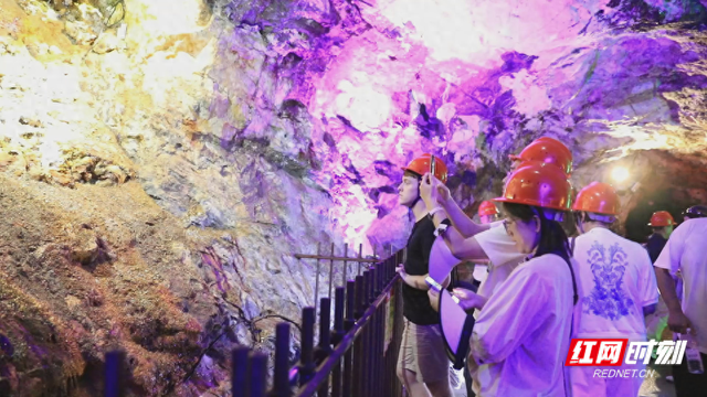 耒阳：竹海探洞纳清凉 晶矿避暑迎客来