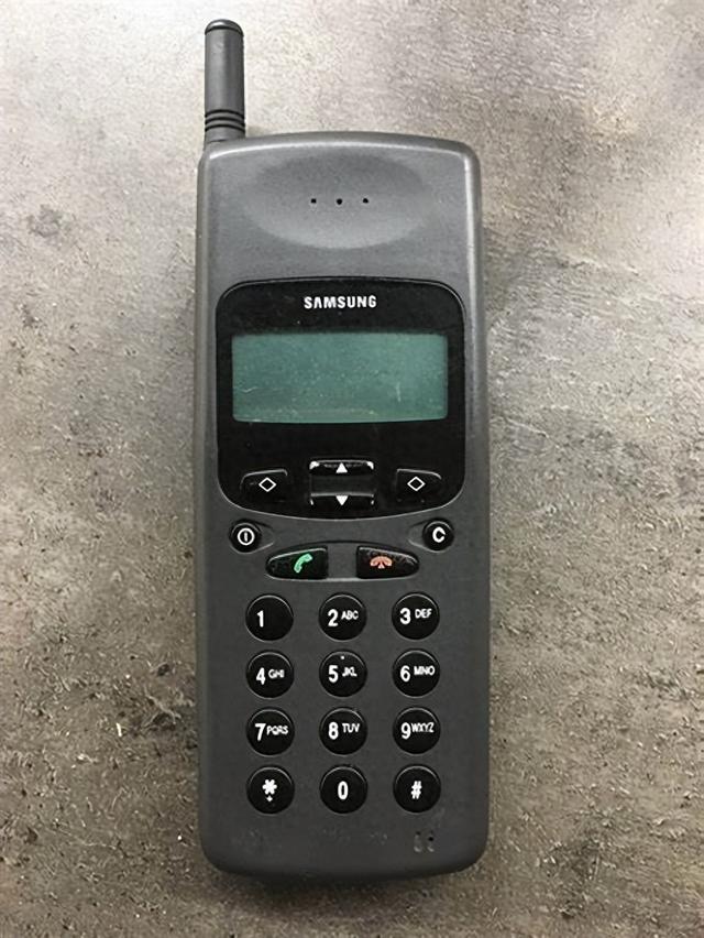 通信历史连载801-第一部GSM手机-三星SGH-100和三洋DMP951-1995年