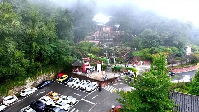 国庆中秋假期首日 雅安名山蒙顶山游人如织 “可逛可拍可炫”太吸睛！