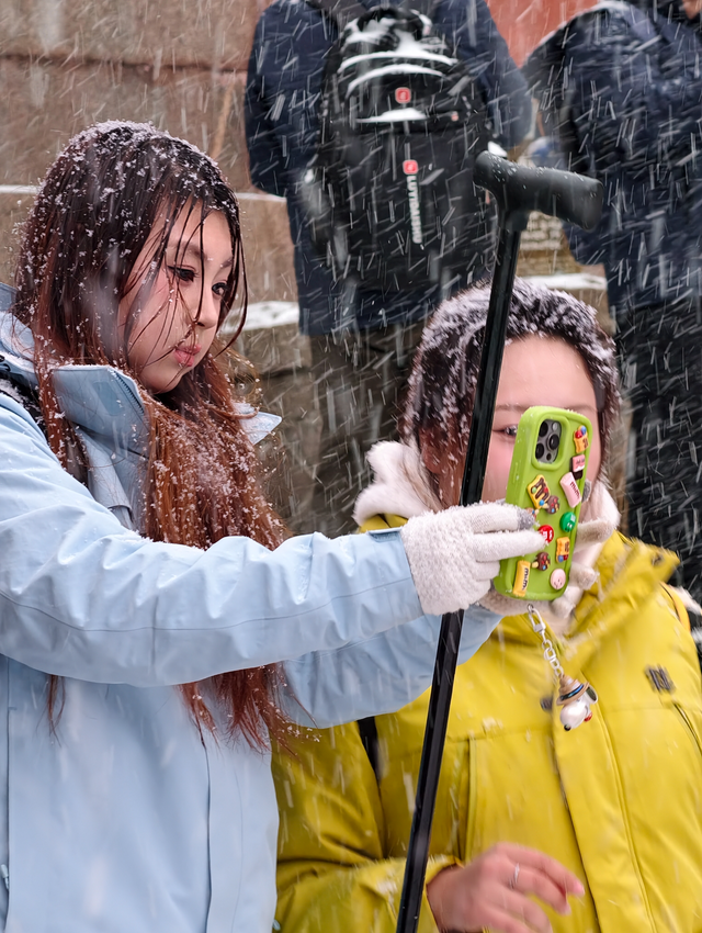 泰山迎今冬首场降雪 雪凇、云海等美景可期
