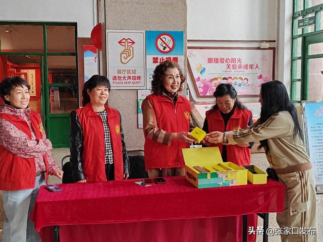 张家口：“红马甲”擦亮“文化窗口”