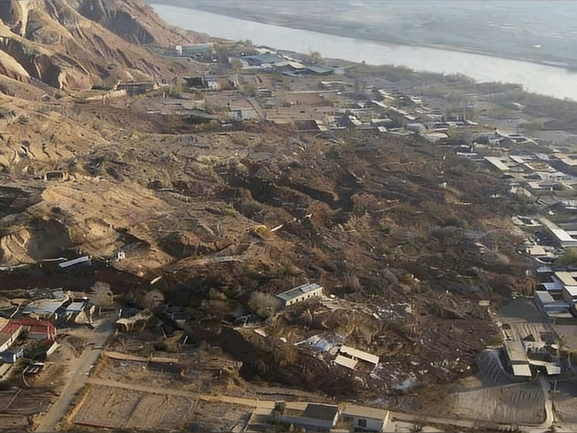 甘肃突发山体滑坡，整片45户房屋被吞，幸无人伤亡