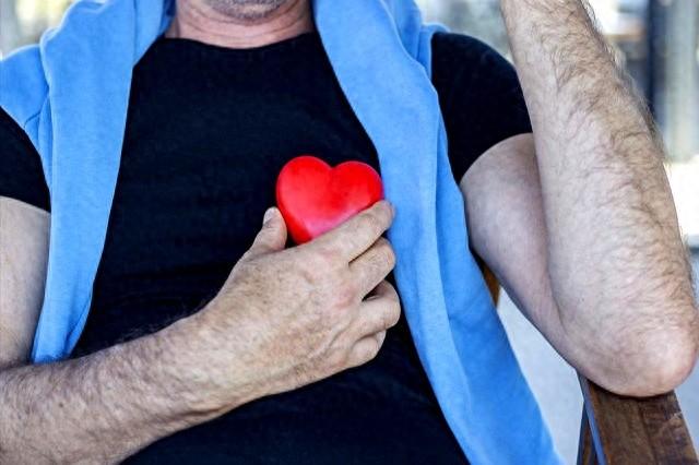 心脏健不健康，运动先知？医生：心脏不好的人，运动常有3种反常