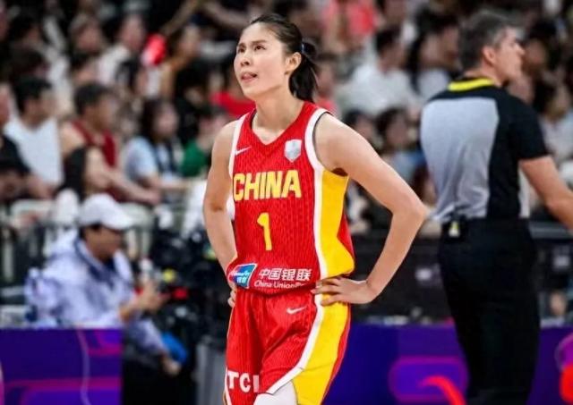 女篮离队第一人！宫鲁鸣也留不住，19+7+7比李梦还能打可惜啊