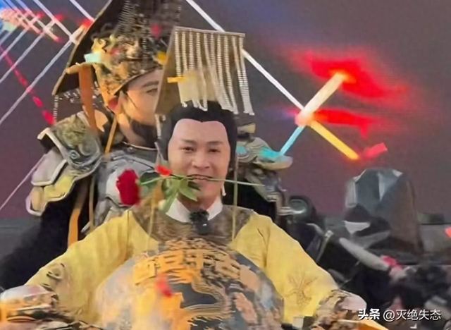 落难的凤凰不如鸡，这些沦落到给景区打工的明星，一个比一个心酸