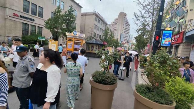 中山路老城区游客热情不减，岛城旅游“热”度不降