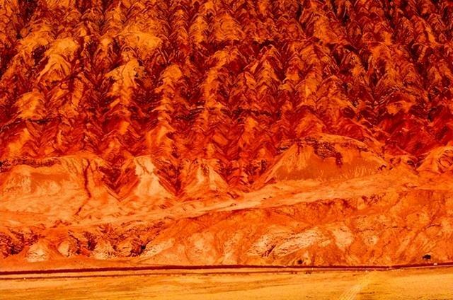 新疆“火焰山”：历史上烧了129年，损失超万亿！扑灭后惊艳世人