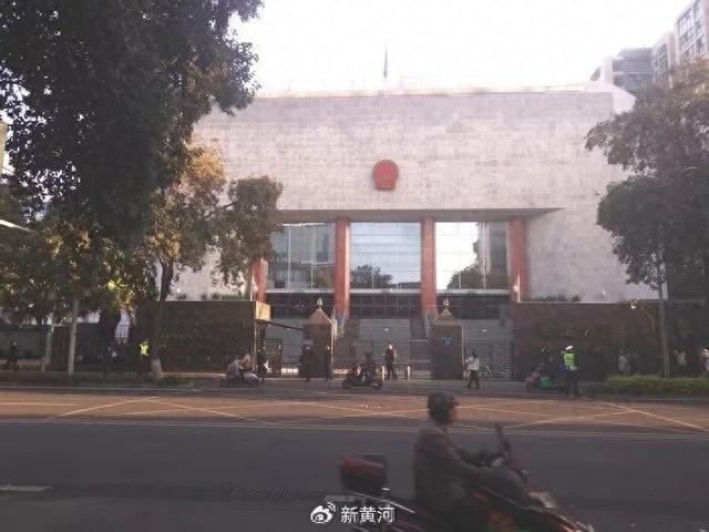 成都女子家门口被害案将再开庭，凶手否认患精神疾病，辩称自己行为是“正当防卫”