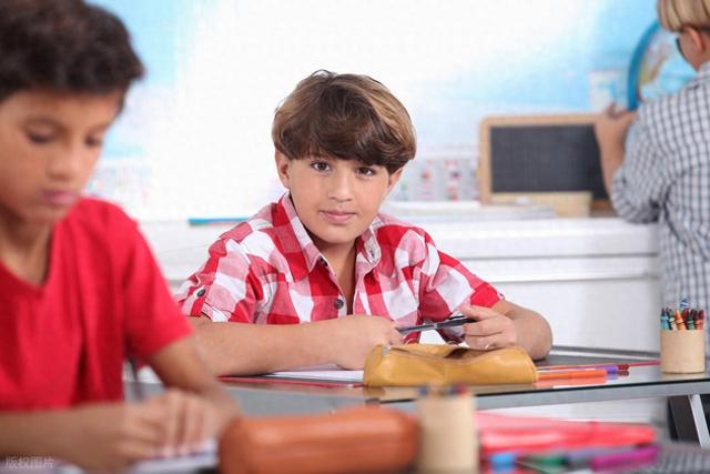 心理学著名的罗森塔尔效应，家长和老师想毁掉一个孩子	，太容易了