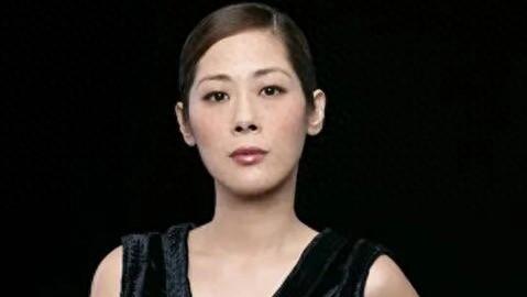 知名女歌手被曝病危，在ICU抢救！其父亲、儿子在病房陪护