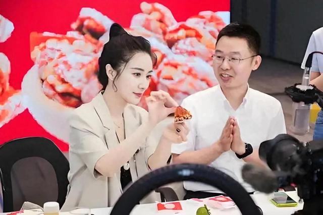 夫妻档的二次创业：薇娅幕后，董海锋重注“AI+直播”