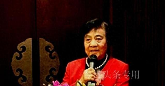 她20岁入党，37岁官至副总理，39岁向华国锋请辞，后来怎么样了？