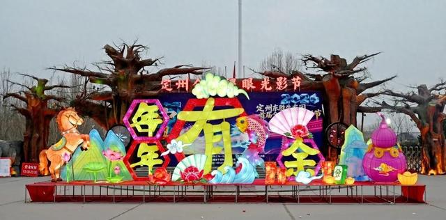 光瀑垂落，梦幻启幕！定州上演光影梦幻盛宴！