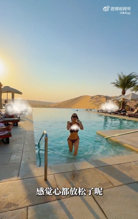 伊能静57岁身材超狂！出国脱了「湿身解放比基尼」长腿蛇腰被看光