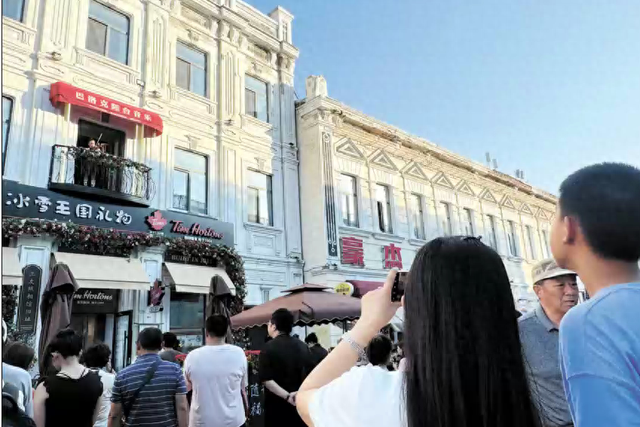 “音乐会客厅”乐声悠扬 百年老街区好戏连台
