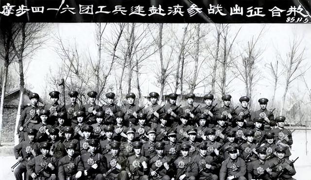 入伍前，他是“打架大王”，被学校开除，当兵后却成为战斗功臣