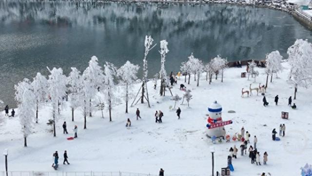 银装素裹南天湖 冰雪美景醉游人