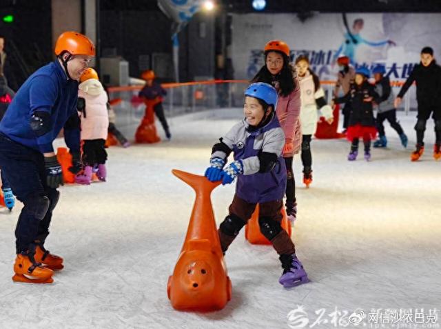 【2025新疆网络文化】沉浸式体验冰雪乐趣 乌鲁木齐青少年欢度雪假