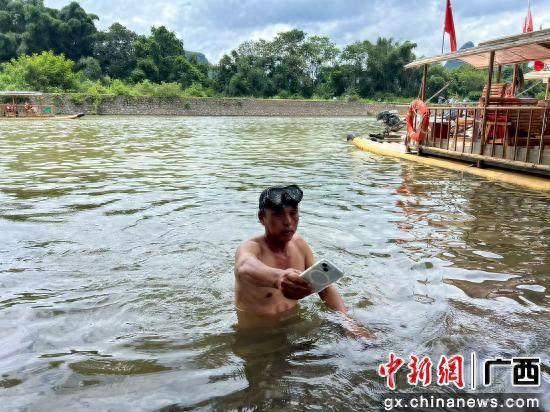 意大利游客致信中国大使馆 点赞桂林导游与筏工义举