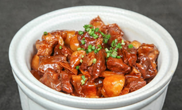 它是牛肉“克星”，炖牛肉加1勺，出锅后软烂入味，没牙也咬得动