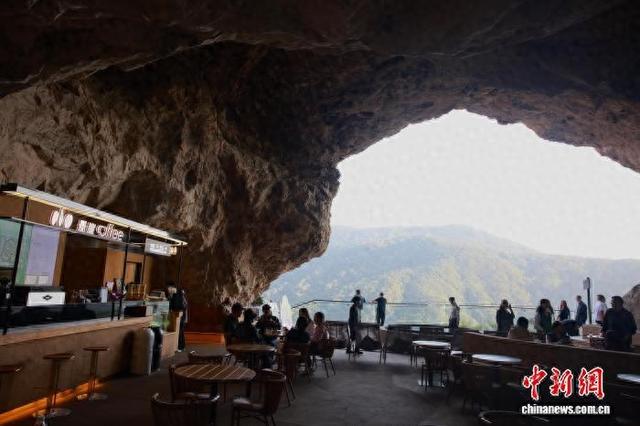 浙江温州乐清雁荡山：悬崖咖啡助力传统景区焕新出圈
