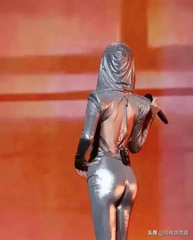 李宇春这美背、这翘臀，早这么穿，这得让多少男人流鼻血呀！