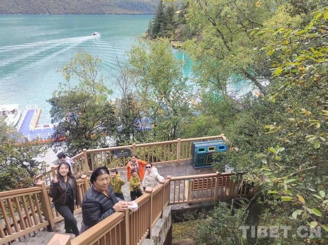 2025年西藏“双节”旅游市场稳中有进 接待游客超375万人次