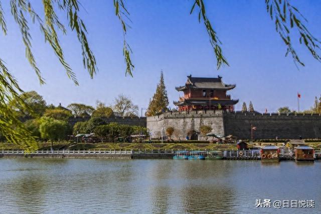 当楚文化撞上演艺经济：湖北荆州古城，别在文旅热潮里掉队