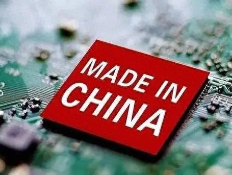 美国万万没想到，100%中国国产化的长江存储，在美国狂扁美国人