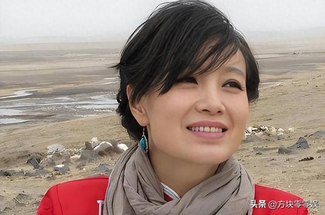 她连上5次春晚，私下却和恩师同居怀孕被骗流产，今57岁依然单身